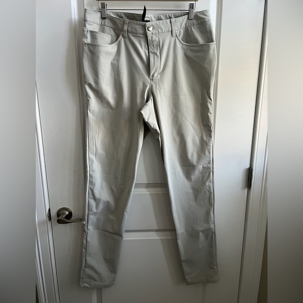 Men’s Lululemon ABC Warpstreme Pants - Light Gray/Sand